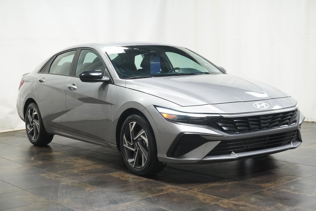 2025 Hyundai Elantra SEL's photo