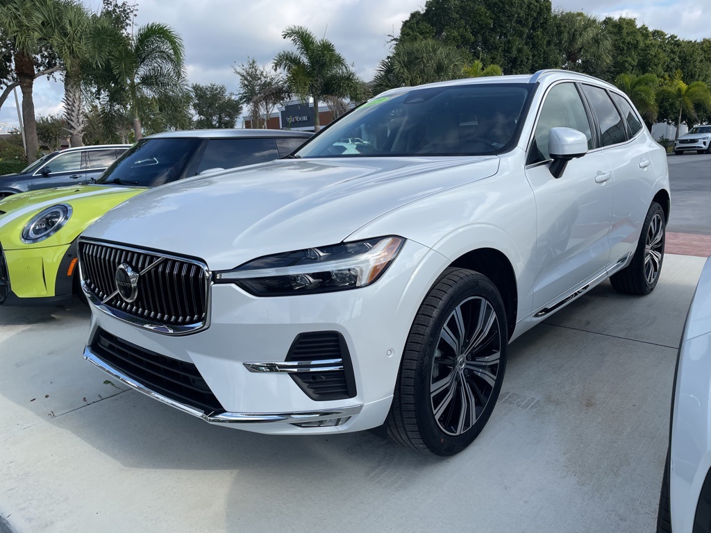 2023 Volvo XC60 B5 Plus photo 2