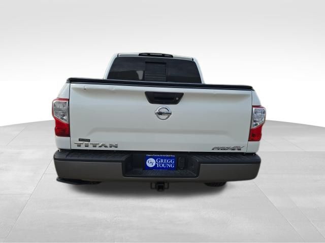 2017 Nissan Titan PRO-4X photo 4