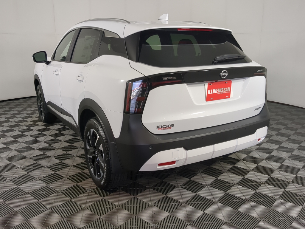 2025 Nissan Kicks SV photo 4