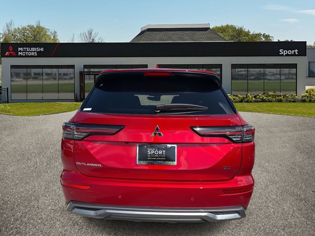 2025 Mitsubishi Outlander SE photo 4