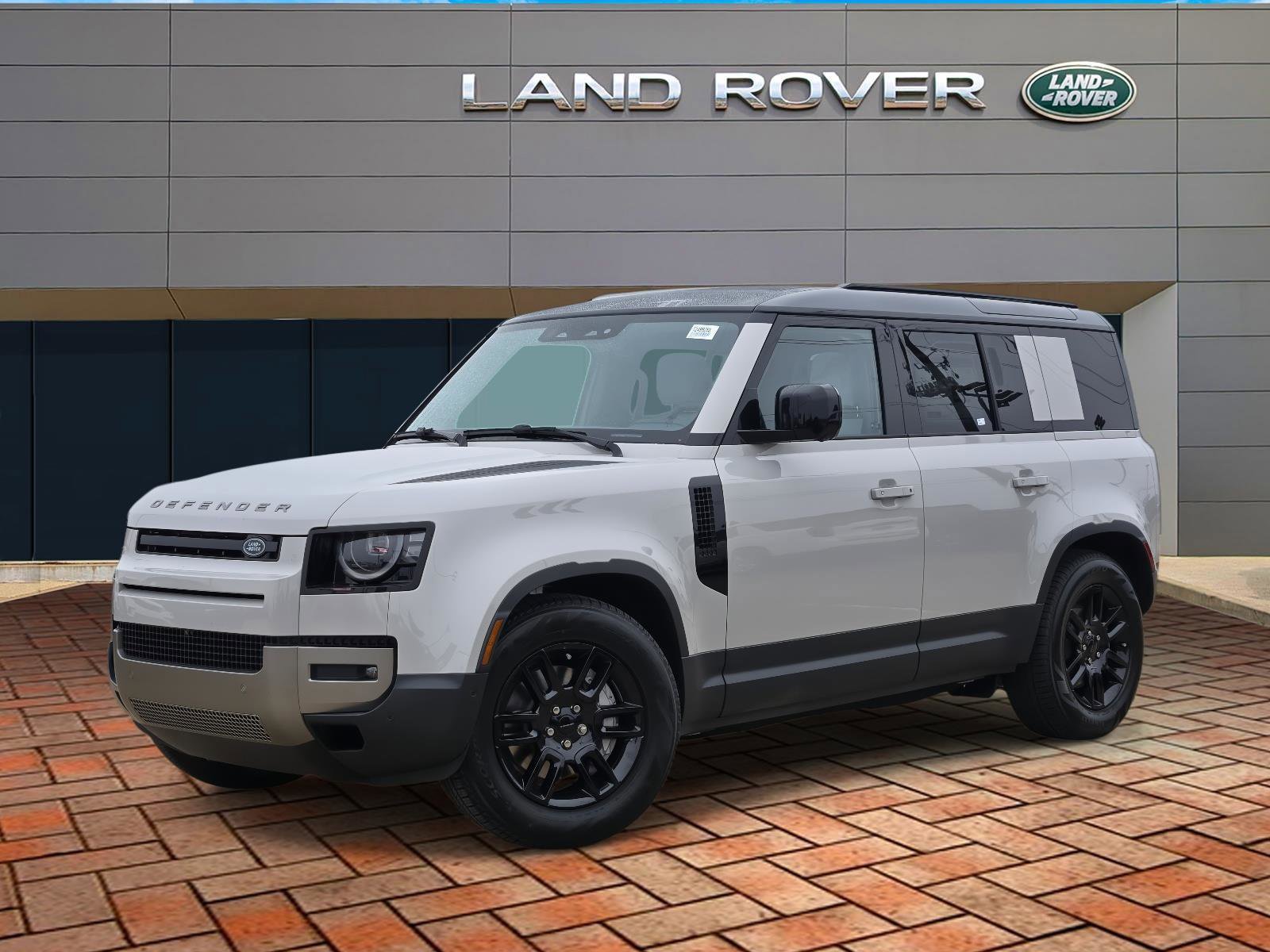 2026 Land Rover Defender S's photo