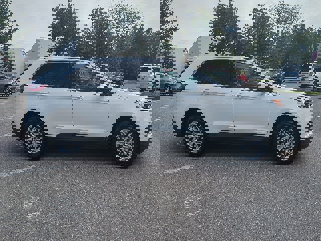 2023 Ford Edge SEL photo 4