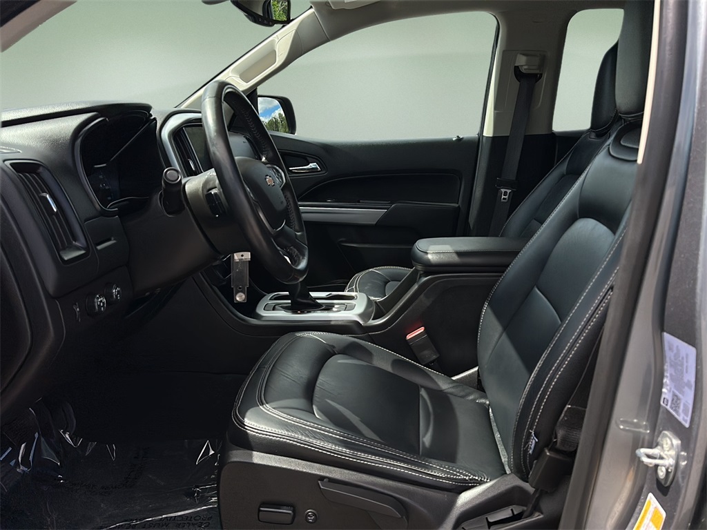 2022 Chevrolet Colorado LT photo 3