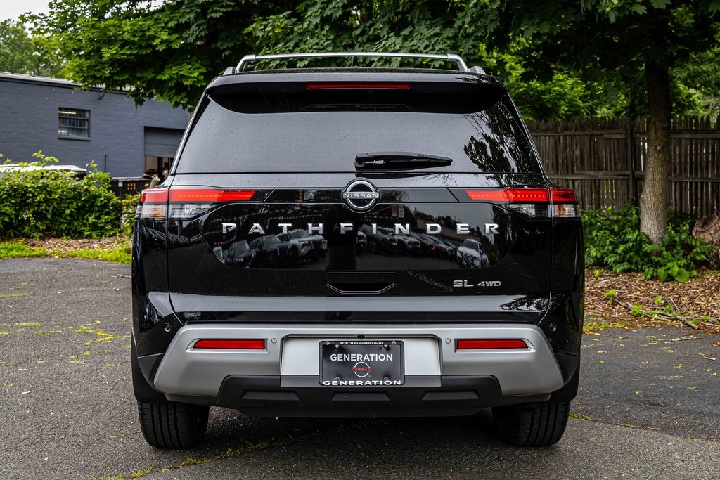 2024 Nissan Pathfinder SL photo 2