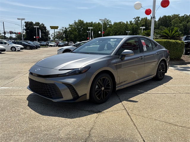 2025 Toyota Camry SE photo 6