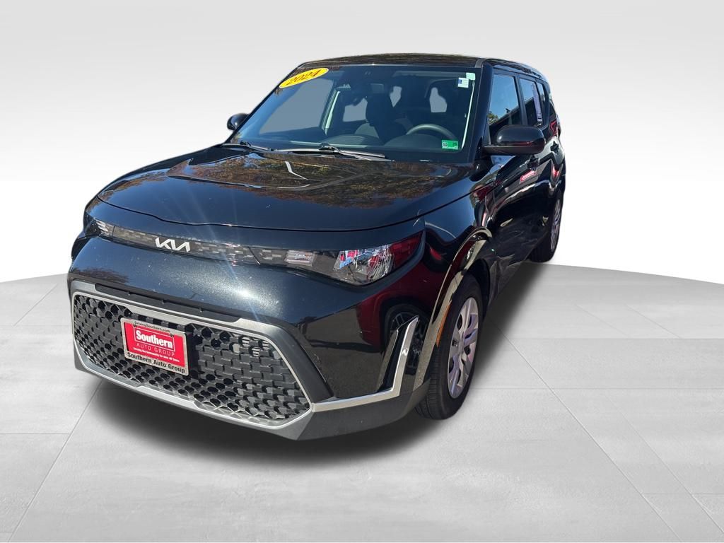 2024 Kia Soul LX photo 2
