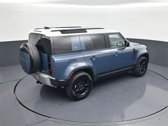 2024 Land Rover Defender 110 S photo 16