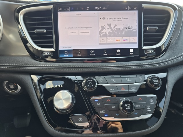 2026 Chrysler Pacifica photo 12