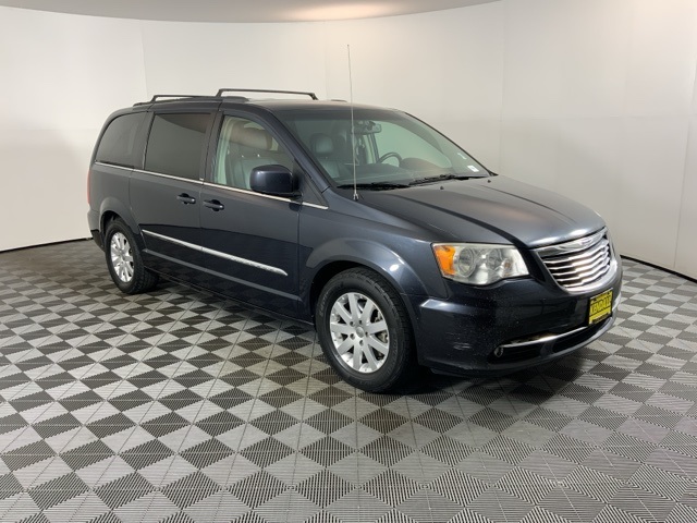 2013 Chrysler Town & Country Touring photo 3