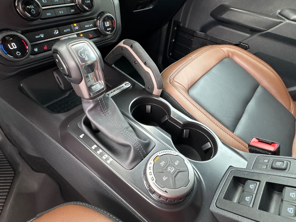 2024 Ford Bronco Outer Banks photo 29