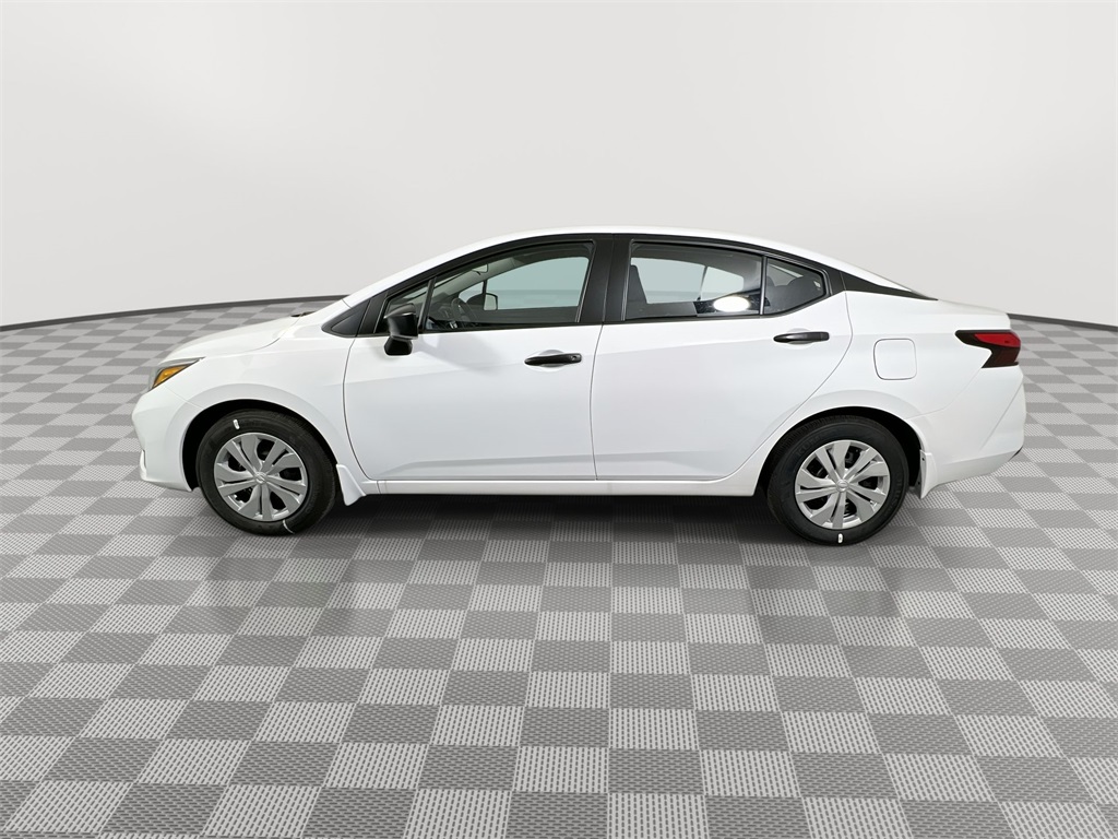2025 Nissan Versa 1.6 S photo 5