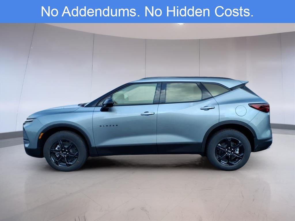 2025 Chevrolet Blazer 2LT photo 2