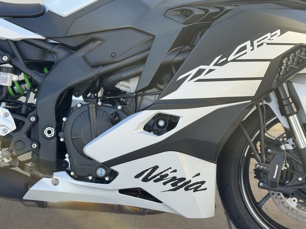 moto New 2025 Kawasaki Ninja ZX-6R ABS Pearl Robotic White