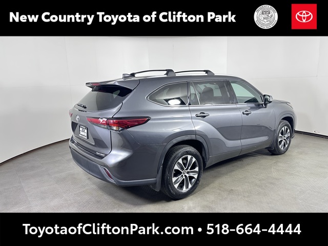 2022 Toyota Highlander XLE photo 3