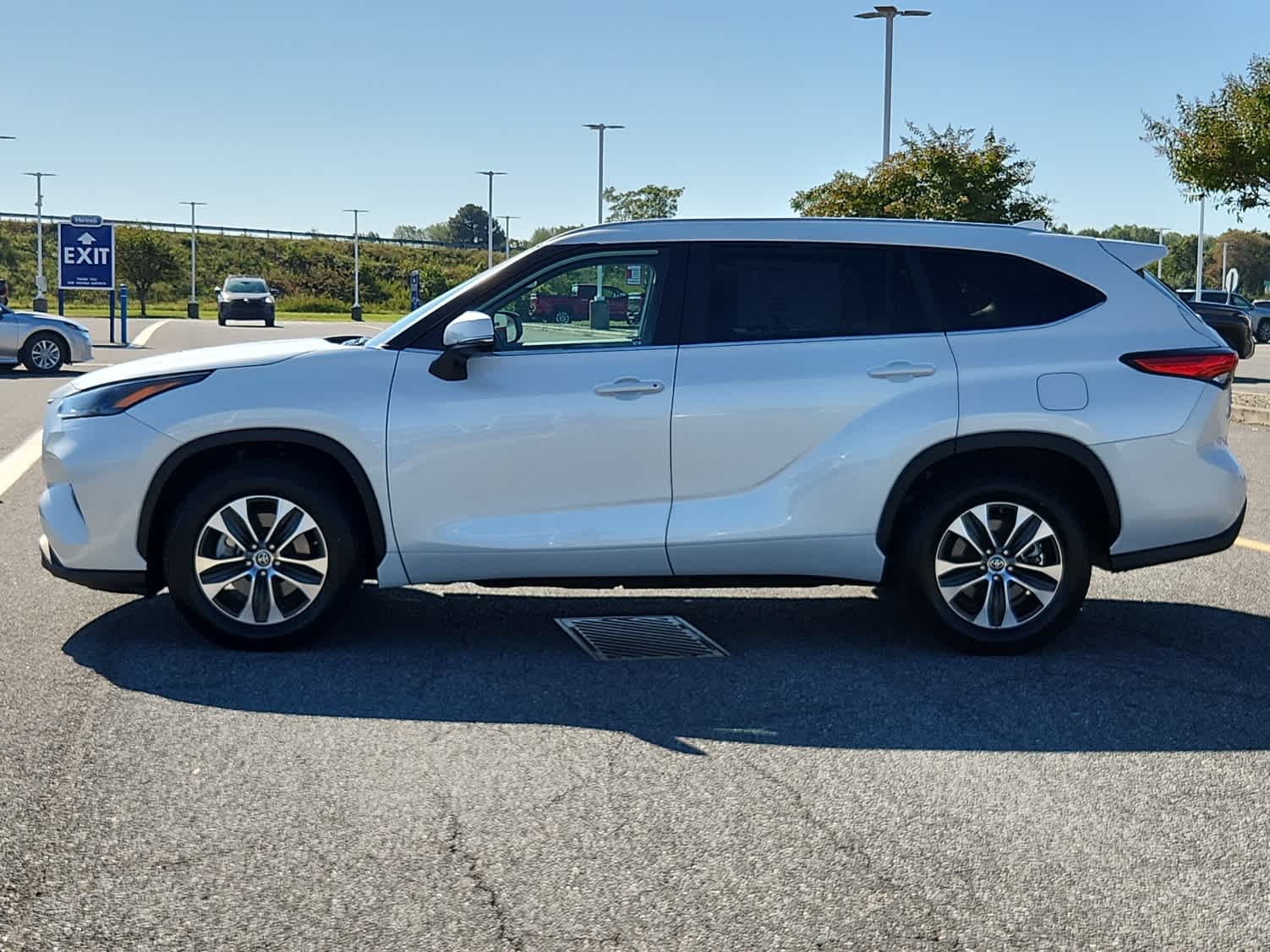 2023 Toyota Highlander XLE photo 5