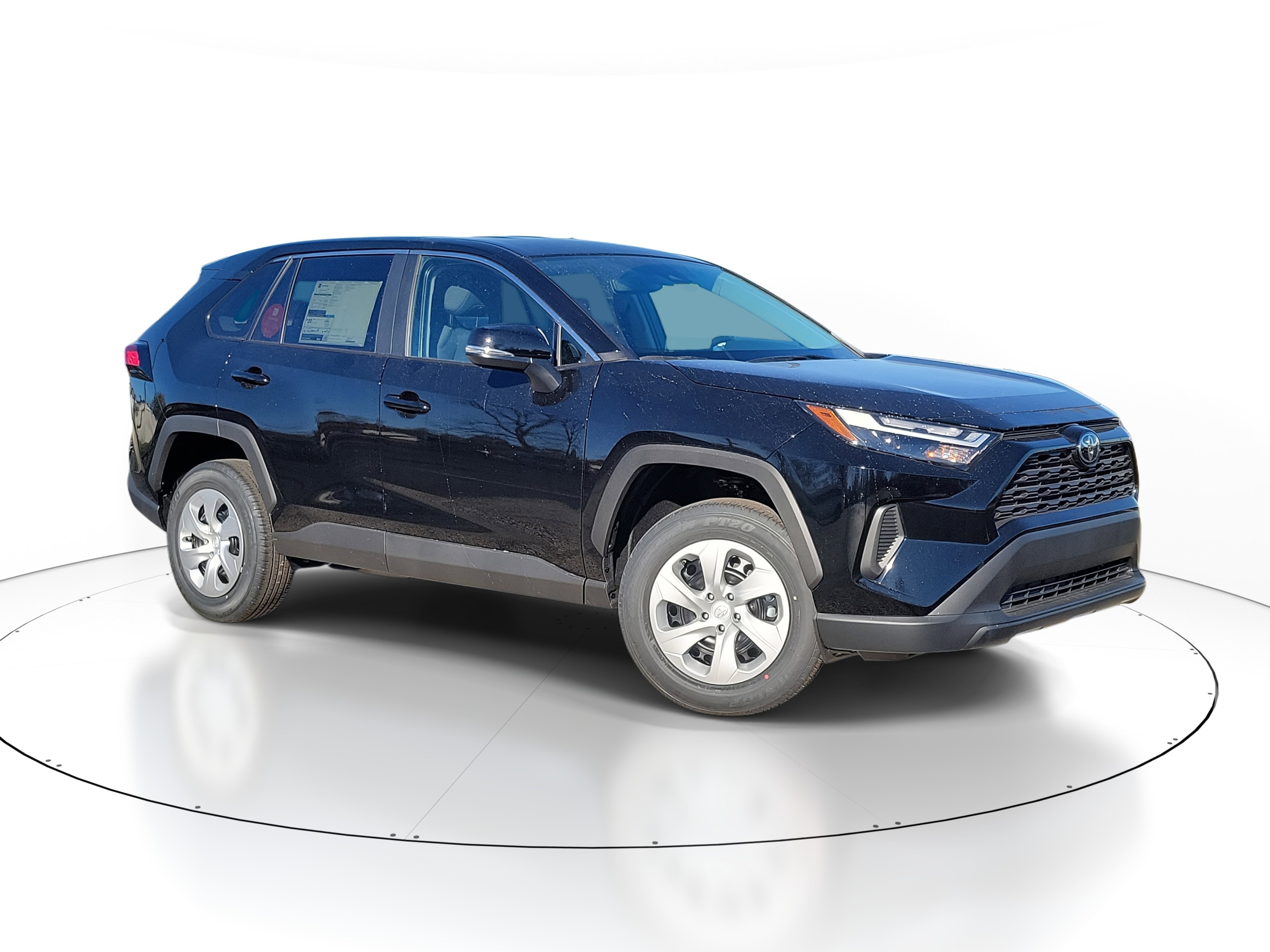 2025 Toyota RAV4 LE's photo