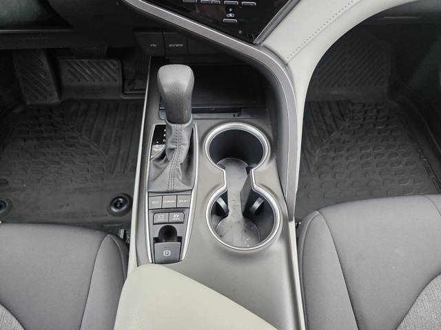 2023 Toyota Camry Hybrid LE photo 18