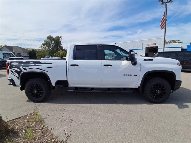 2026 Chevrolet Silverado 2500HD LT photo 4