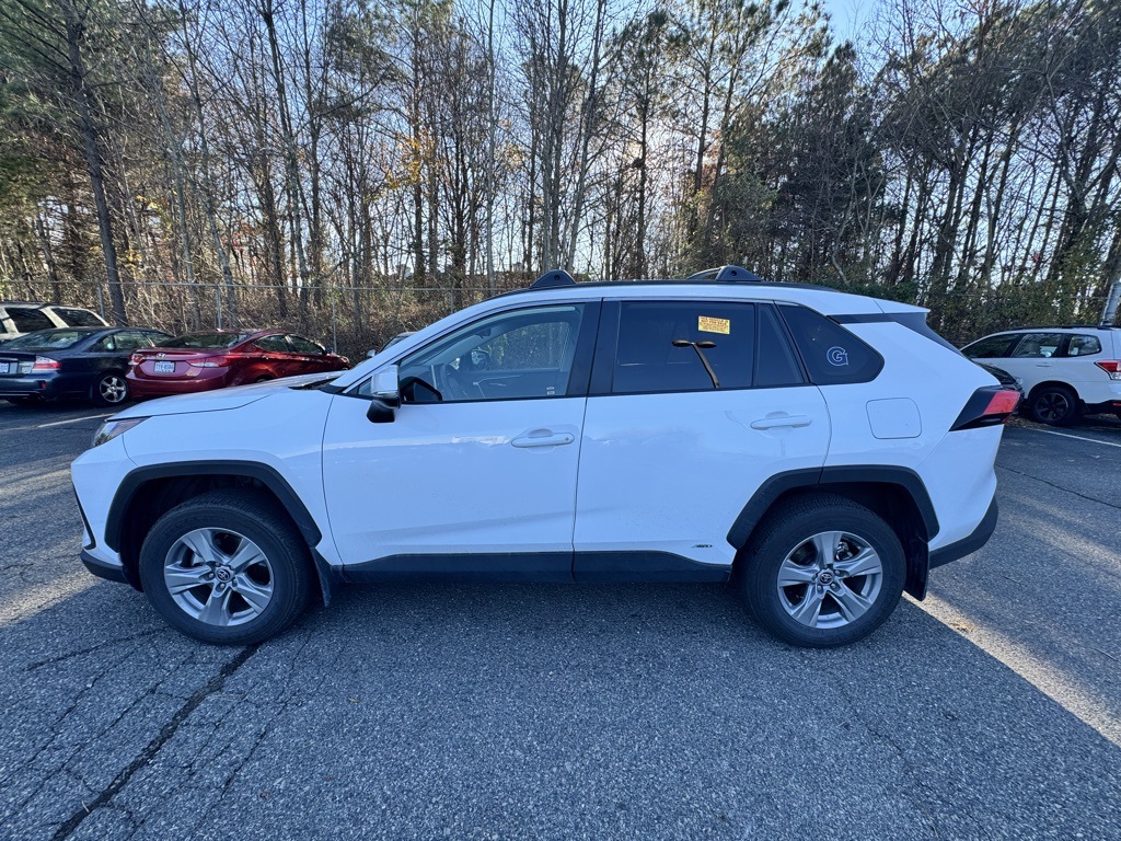 2025 Toyota RAV4 Hybrid XLE photo 3