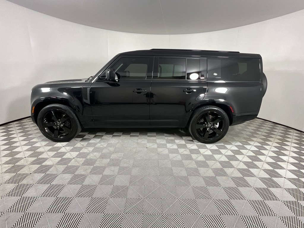 2024 Land Rover Defender 130 X-Dynamic SE photo 2