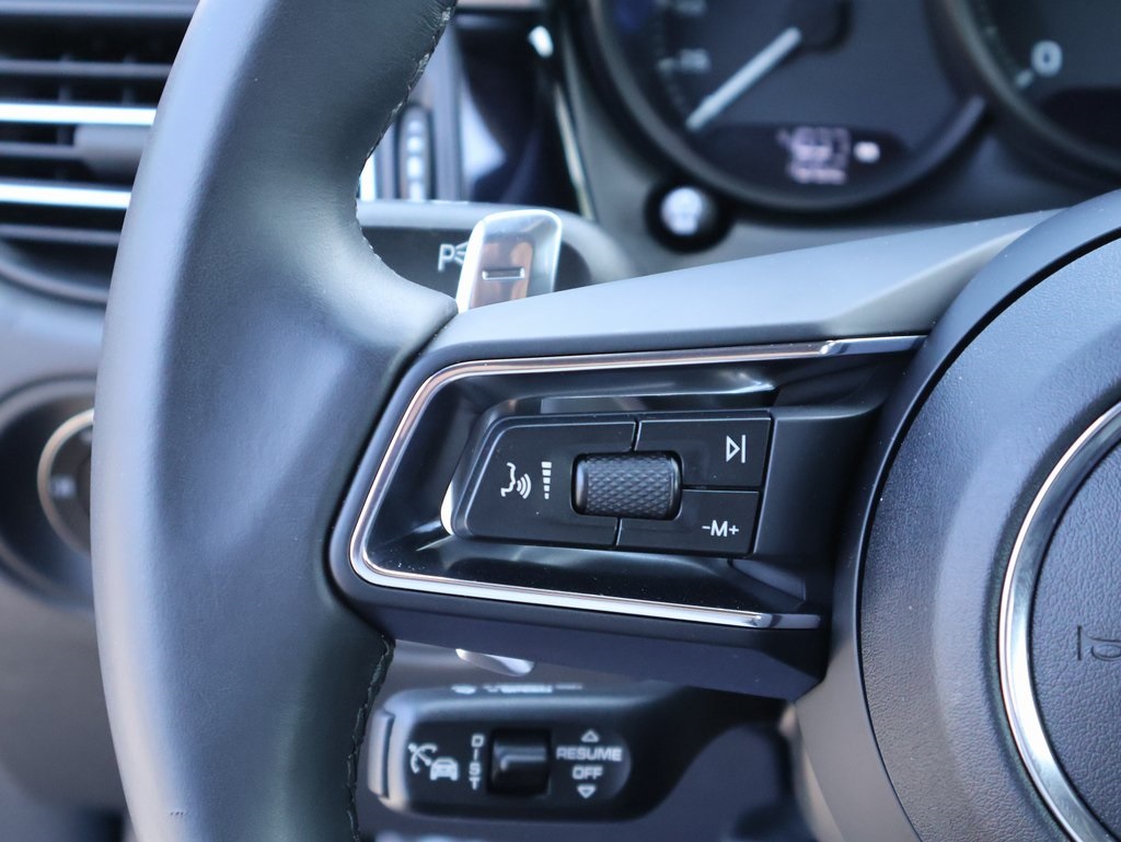 2025 Porsche Macan T photo 25