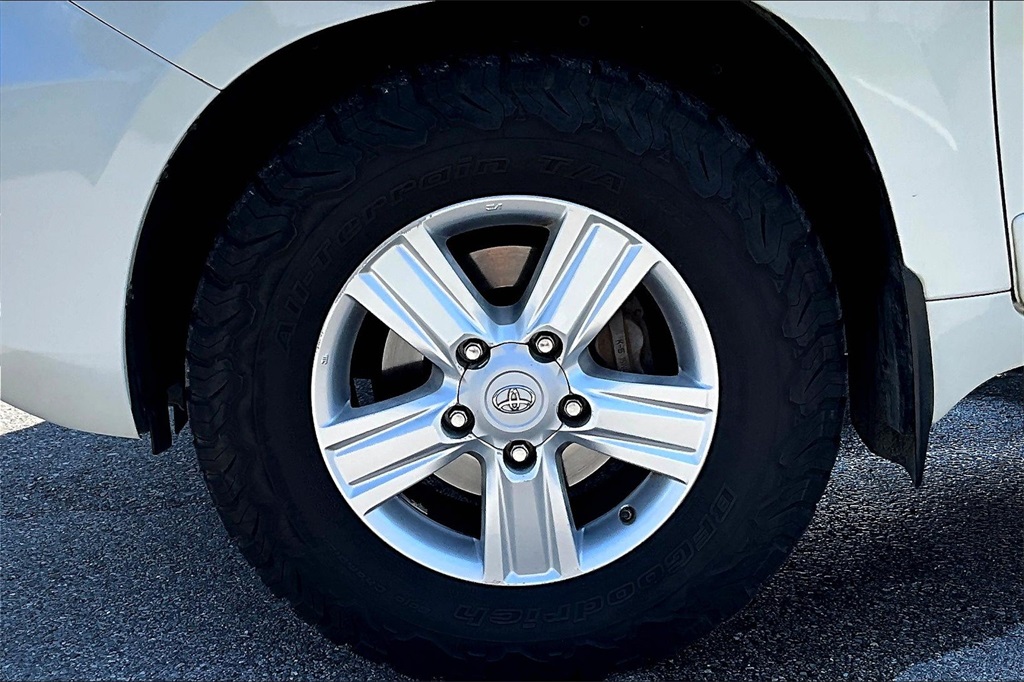 2015 Toyota Land Cruiser Base photo 31