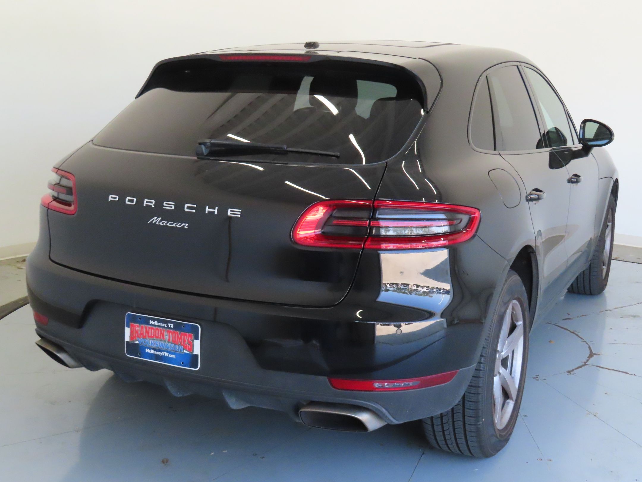2017 Porsche Macan Base photo 3