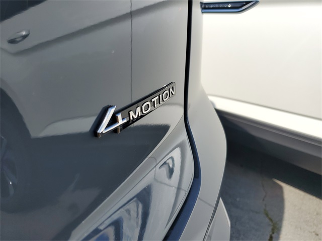 2026 Volkswagen Atlas Cross Sport SEL R-Line photo 4