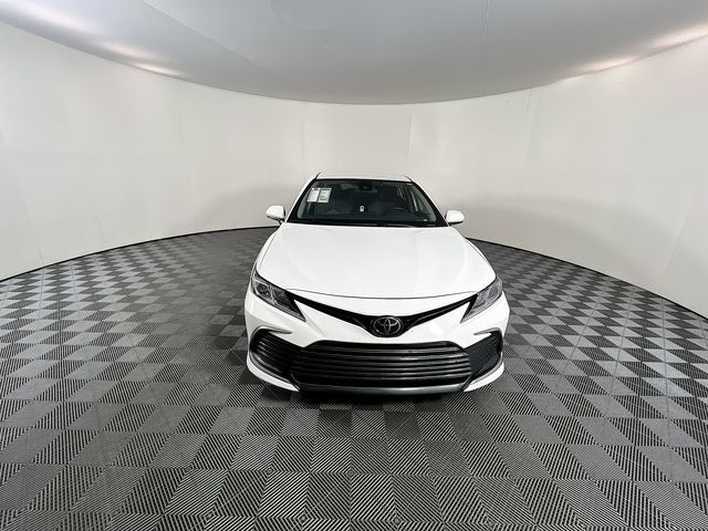 2022 Toyota Camry LE photo 3