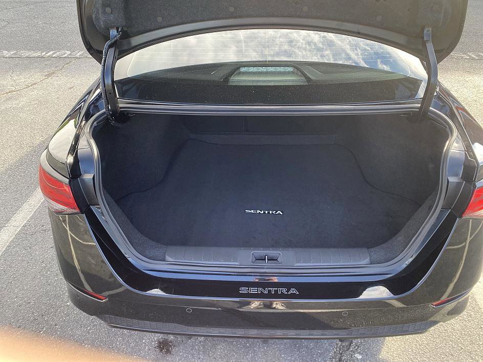 2025 Nissan Sentra SV photo 14