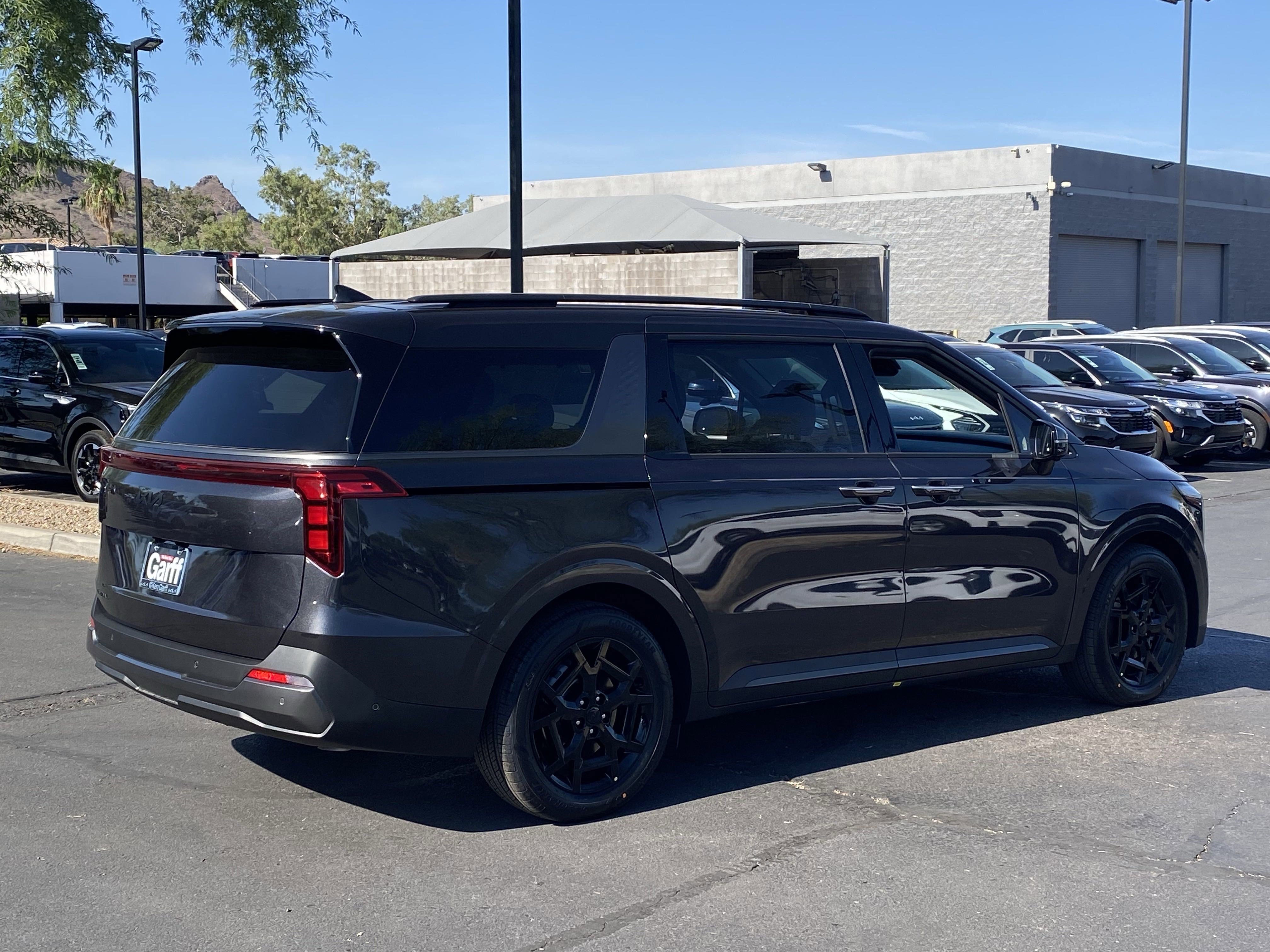 2026 Kia Carnival SX Prestige photo 2