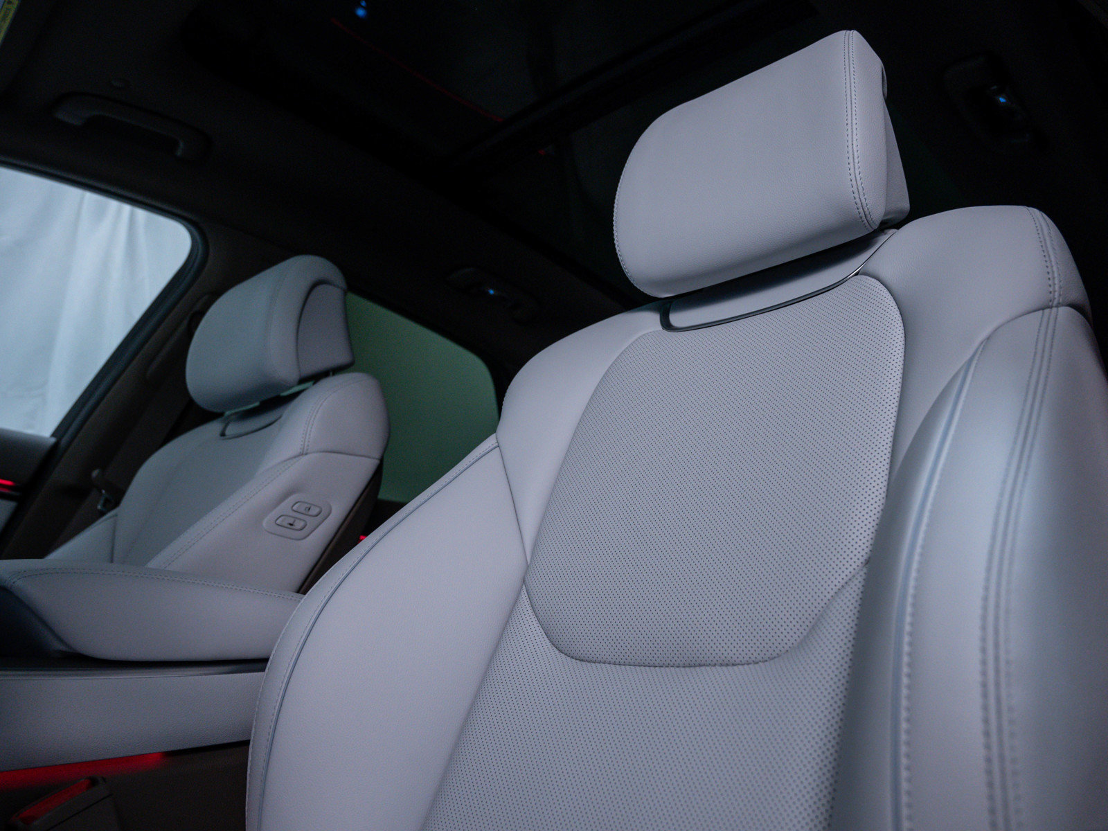 2026 Genesis GV70 2.5T Advanced photo 17