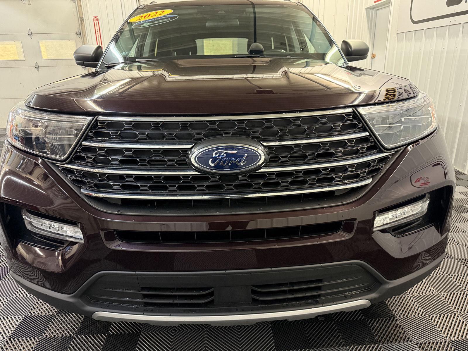 2022 Ford Explorer XLT photo 2