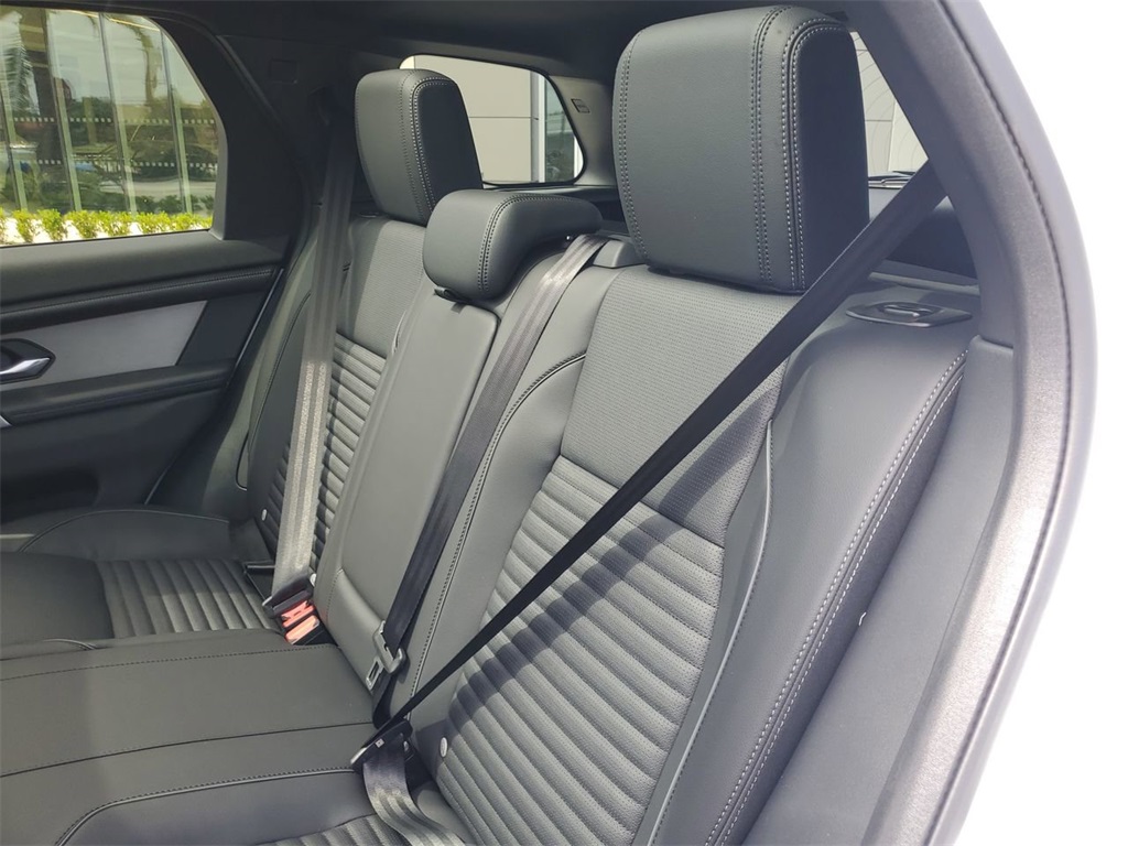 2025 Land Rover Discovery Sport SE photo 11