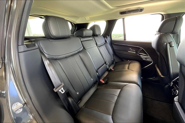 2025 Land Rover Range Rover SE photo 7