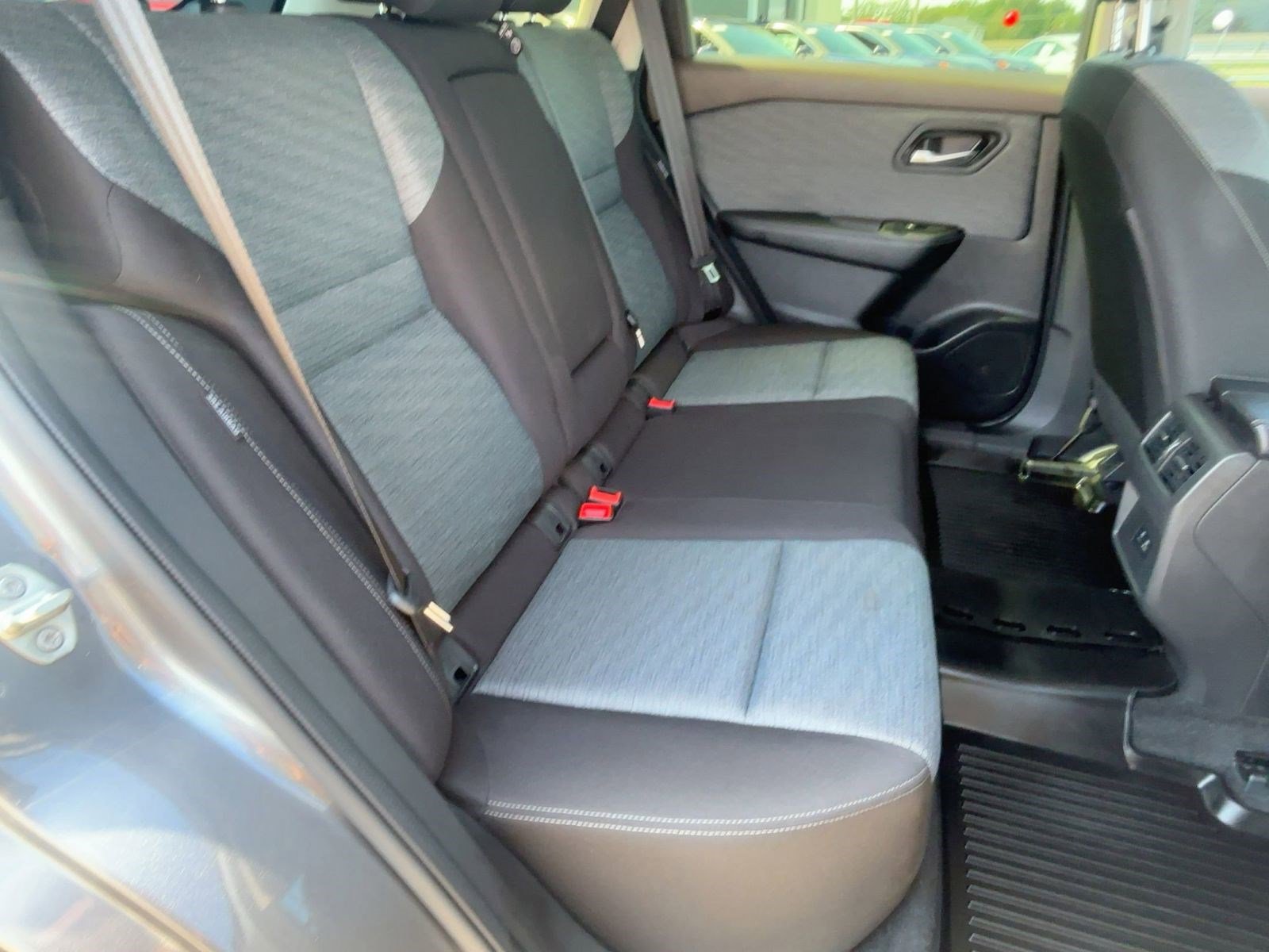 2023 Nissan Rogue SV photo 26