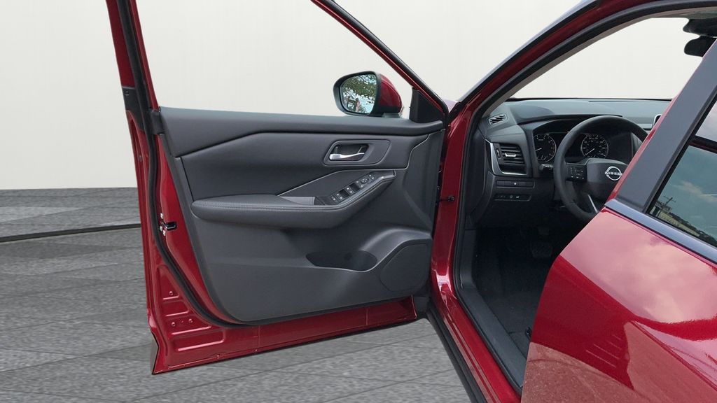 2026 Nissan Rogue SV photo 21