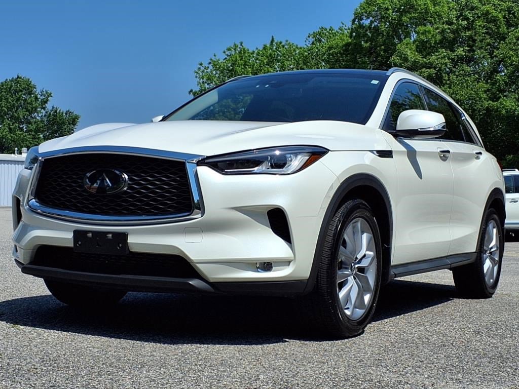 2022 Infiniti QX50 Luxe AWD photo 3