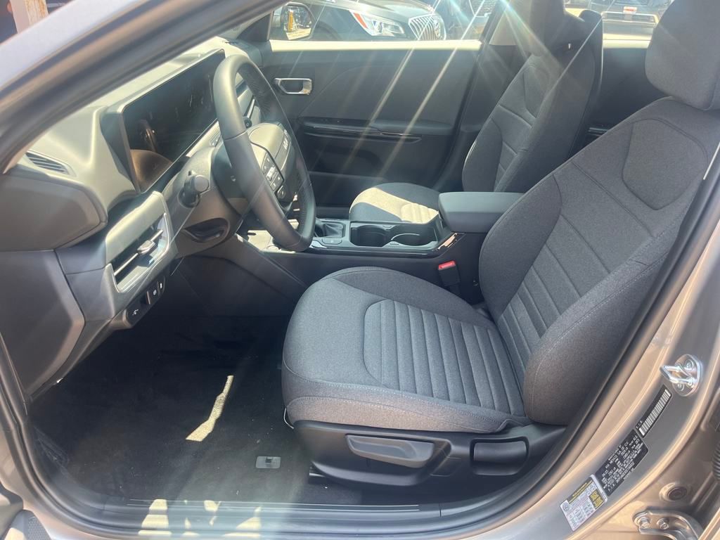 2025 Kia K4 EX photo 12