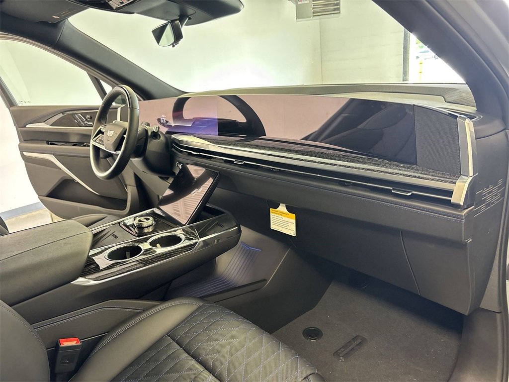 2025 Cadillac Escalade IQ Luxury photo 29