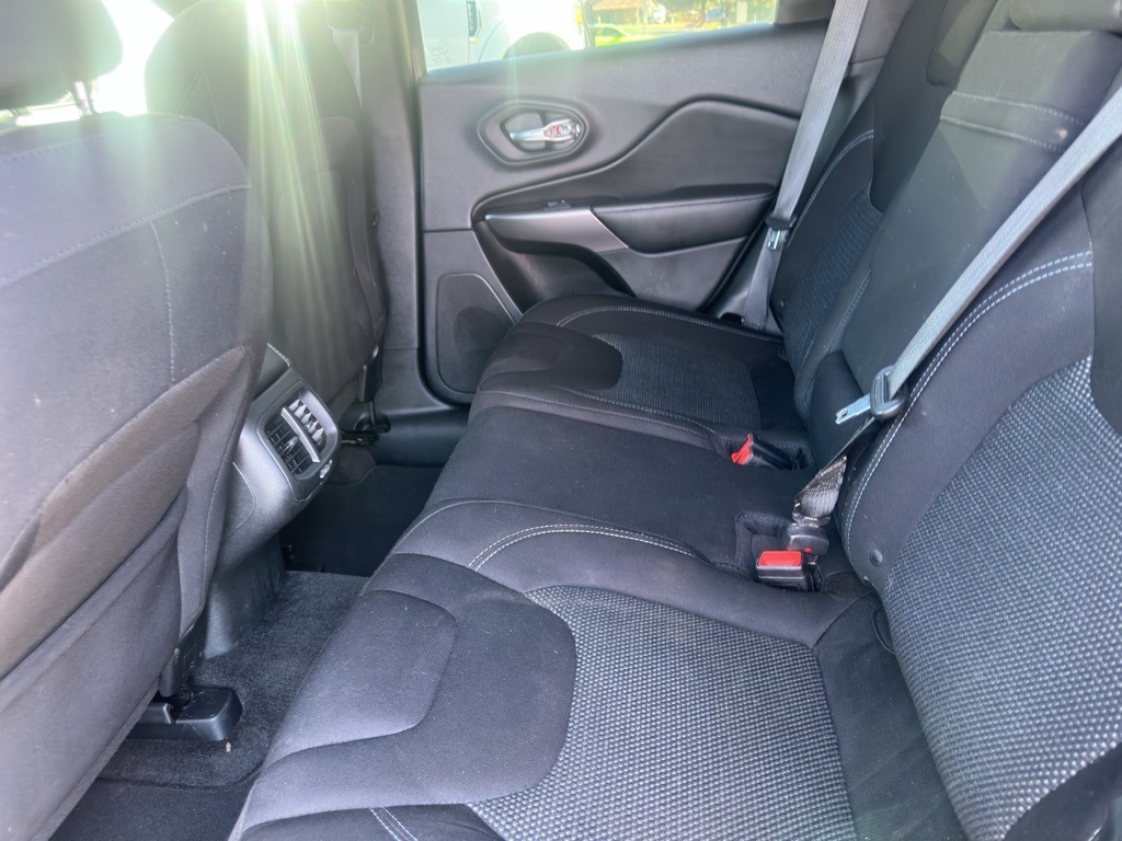 Used 2019 Jeep Cherokee Latitude with VIN 1C4PJLCBXKD220574 for sale in Wynne, AR