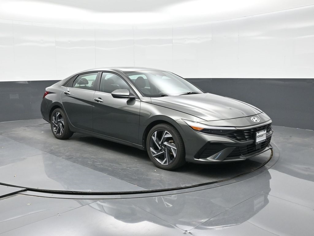 2025 Hyundai Elantra SEL Convenience photo 14