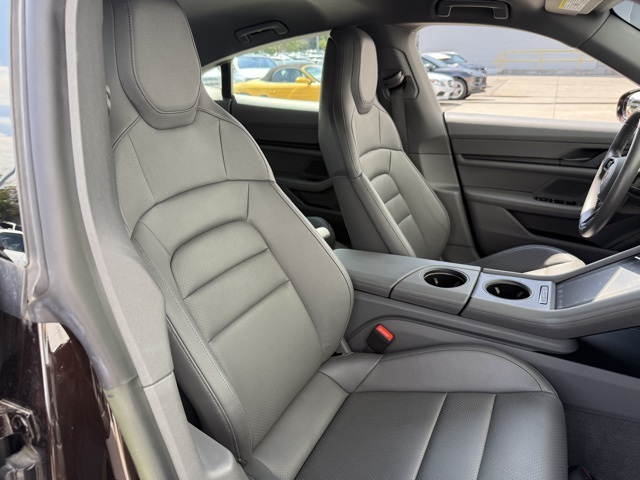2023 Porsche Taycan Base photo 17