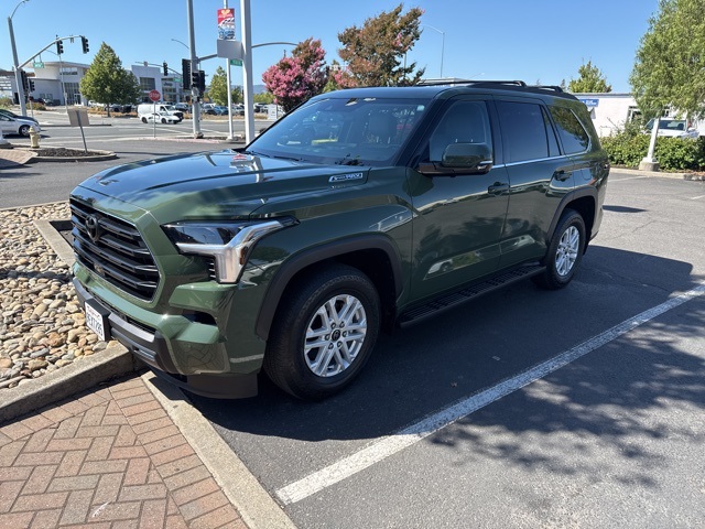 2023 Toyota Sequoia SR5 photo 5