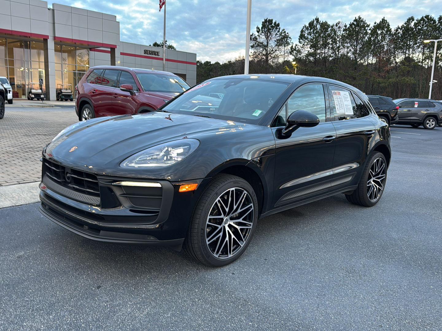 2023 Porsche Macan Base