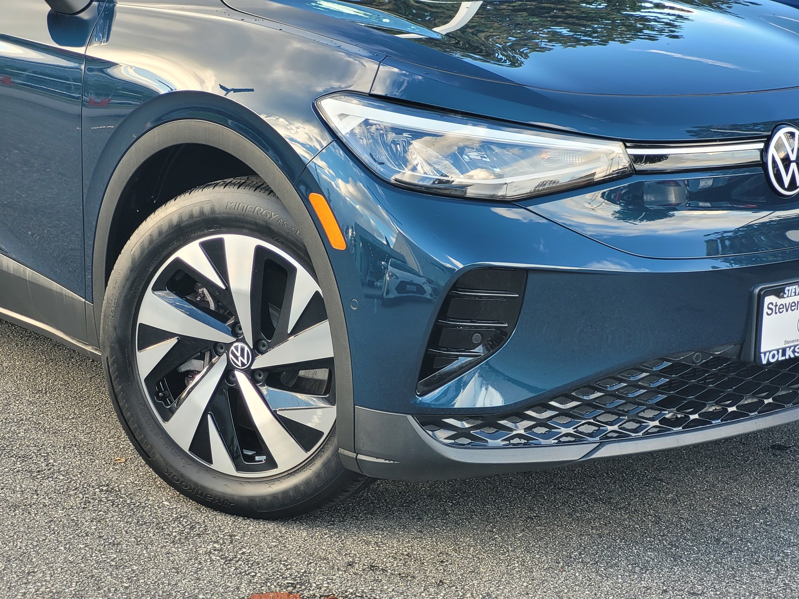 2023 Volkswagen ID.4 Standard photo 3