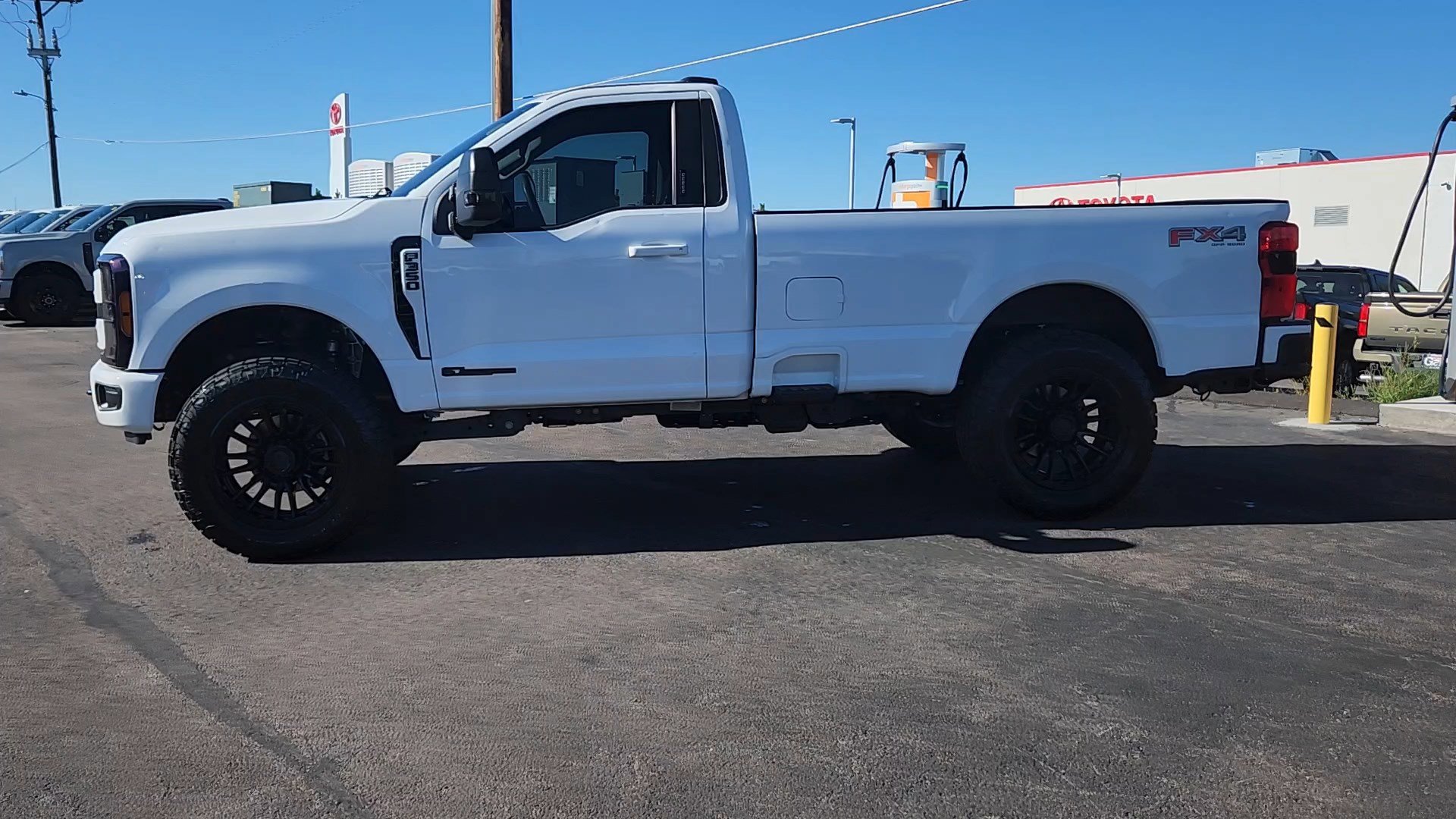 2023 Ford F-350 XLT photo 2