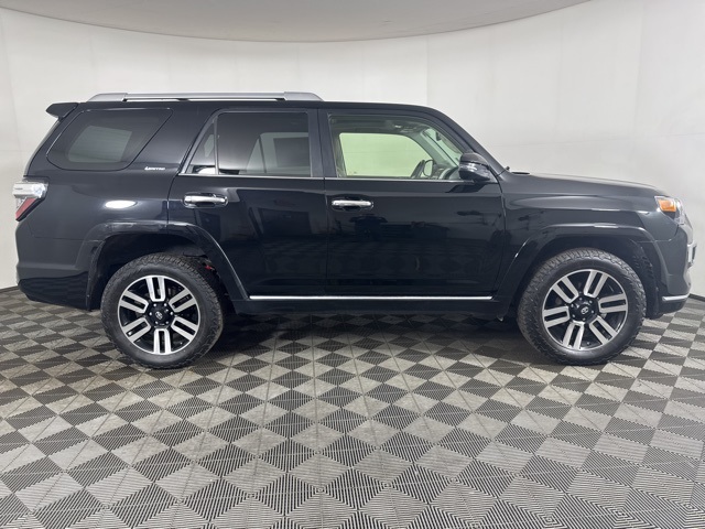 2016 Toyota 4Runner Limited photo 2