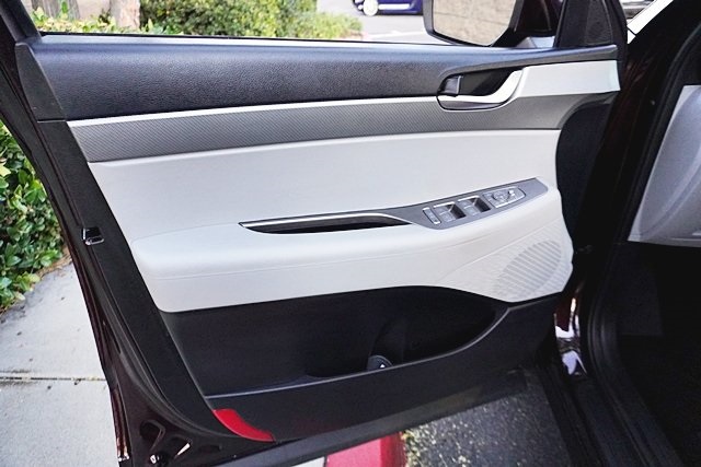 Used 2023 Red Hyundai SE image 22